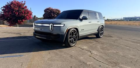 Rivian R1S 2025