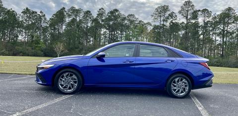 Hyundai Elantra 2024