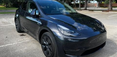 Tesla Model Y 2024
