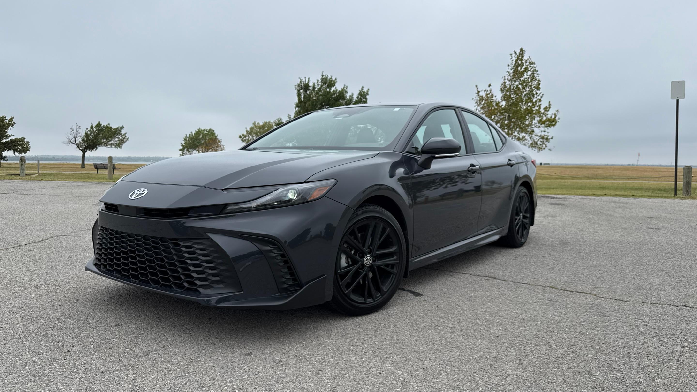 Toyota Camry Hybrid 2025 in Oklahoma City, OK