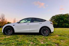 Tesla Model Y 2022 in Elizabeth