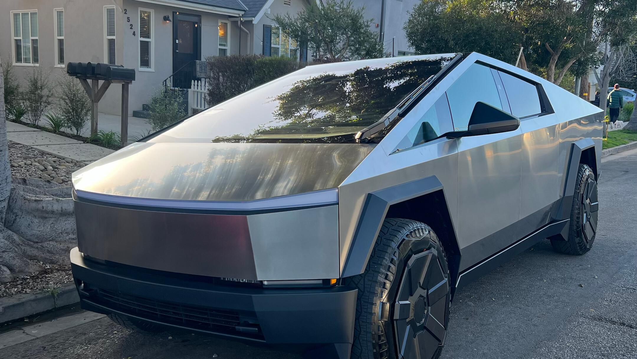 Tesla Cybertruck 2025 in Santa Monica, CA