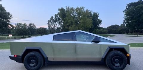 Tesla Cybertruck 2026