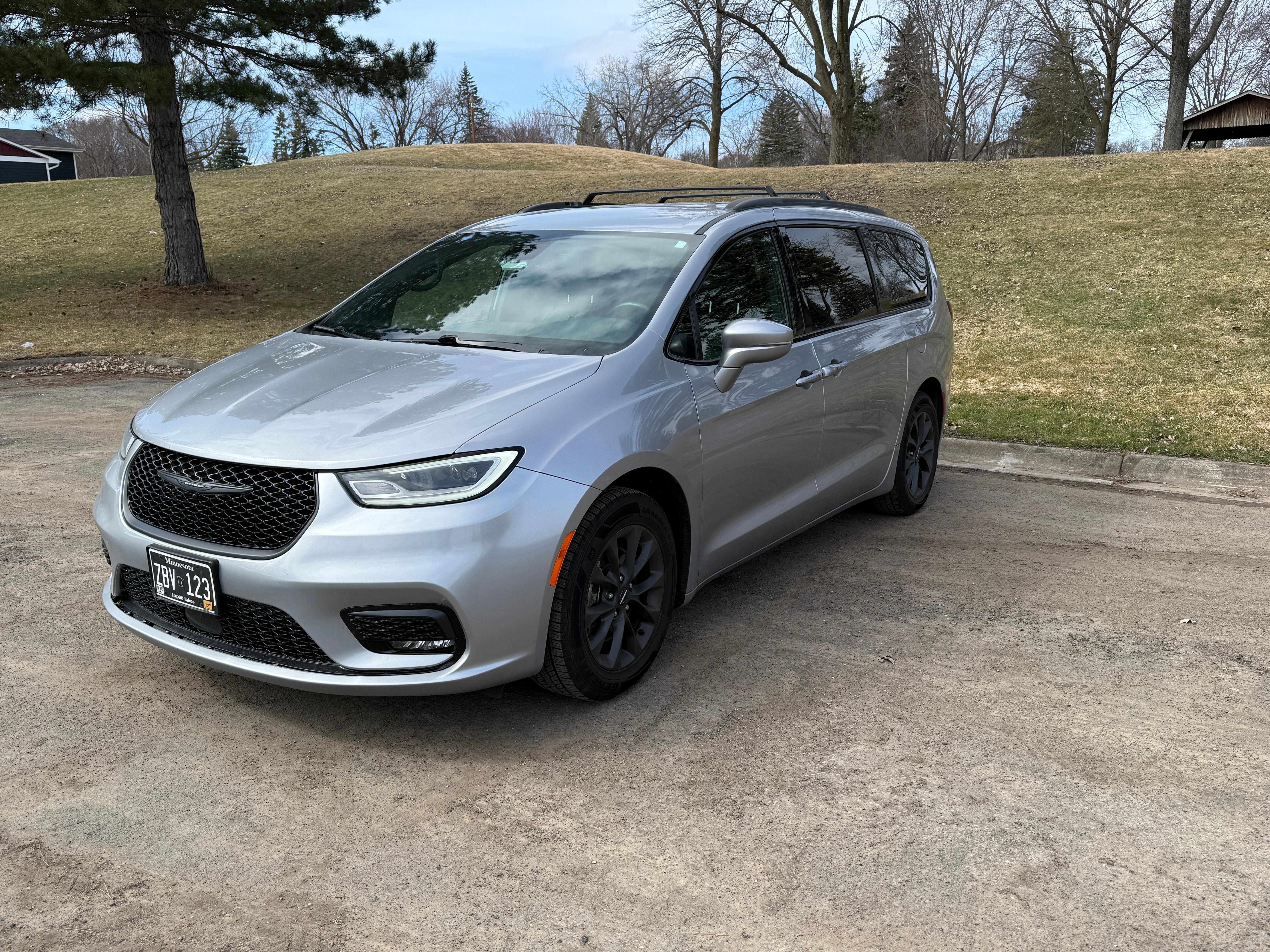 Chrysler Pacifica 2021 in Crystal, MN