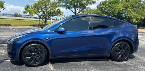Tesla Model Y 2024