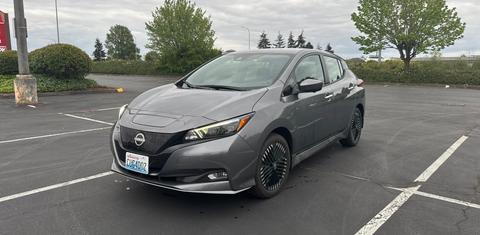 Nissan LEAF 2025