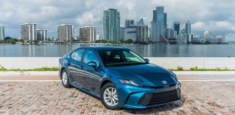 Toyota Camry Hybrid 2025