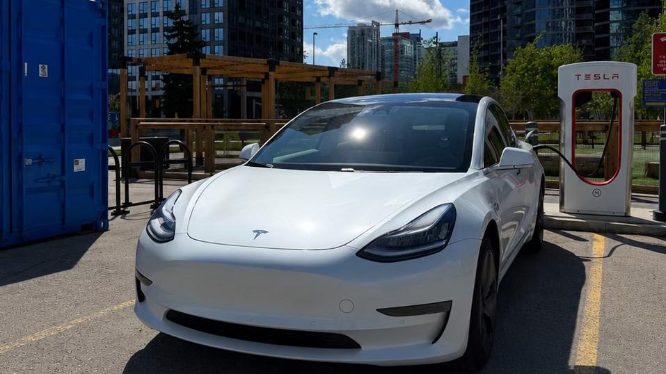 Tesla Model 3 2020 in Calgary, AB