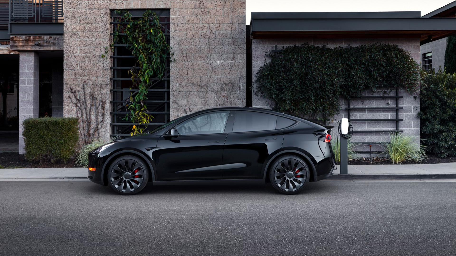 Tesla Model Y 2025 in Salem, MA