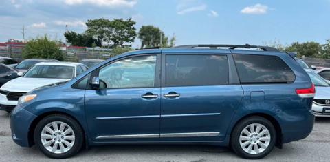 Toyota Sienna 2016