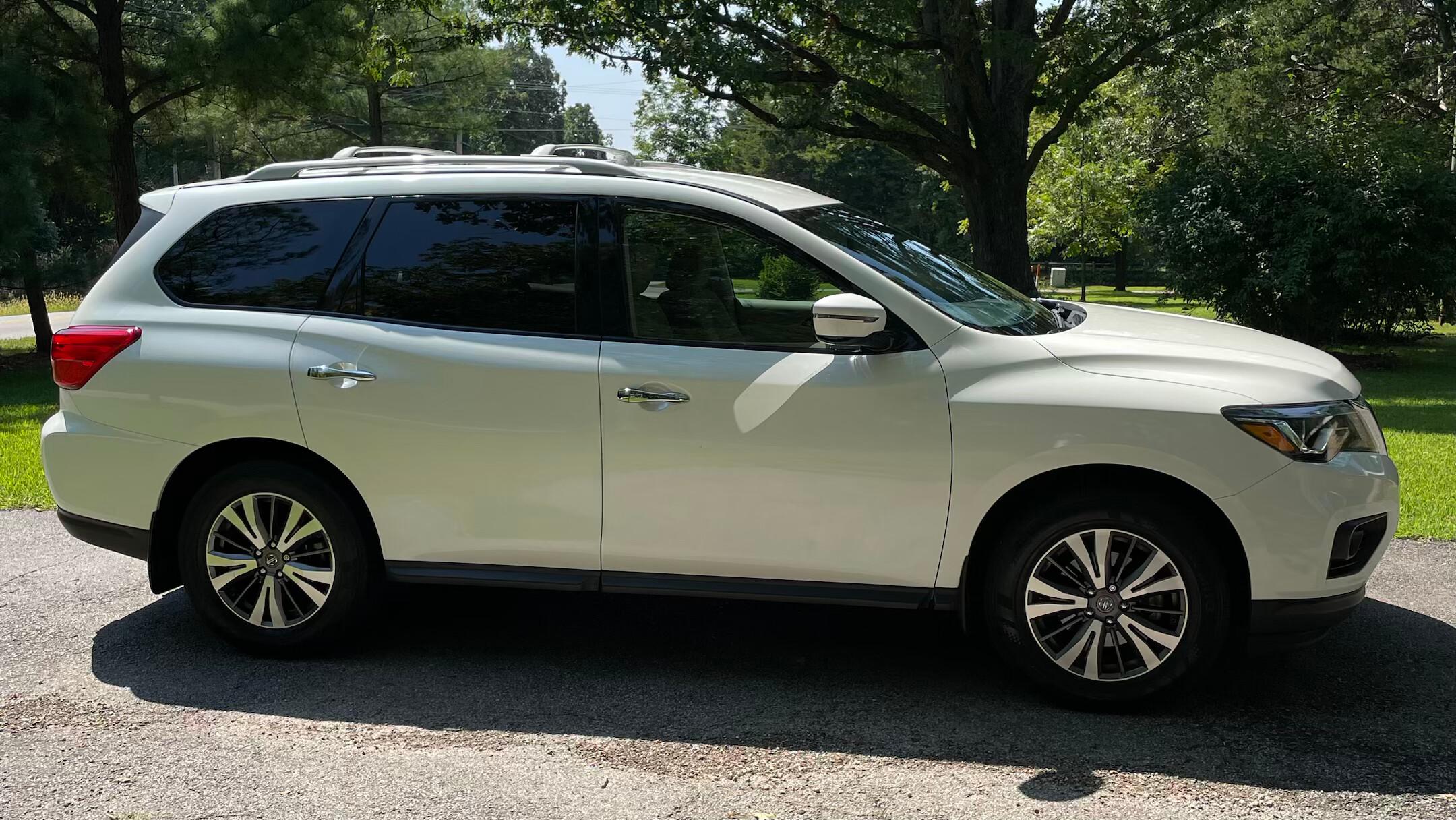 Nissan Pathfinder 2017 in Springfield, MO