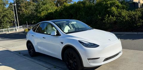 Tesla Model Y 2023