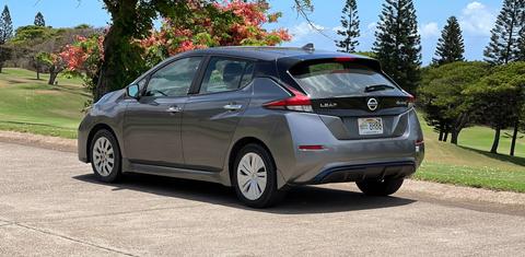 Nissan LEAF 2025