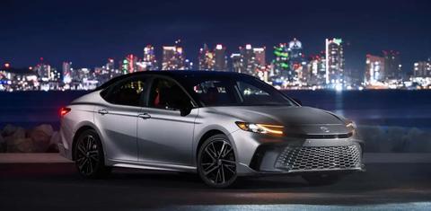 Toyota Camry Hybrid 2025