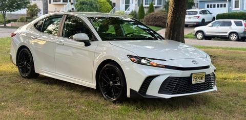 Toyota Camry Hybrid 2025