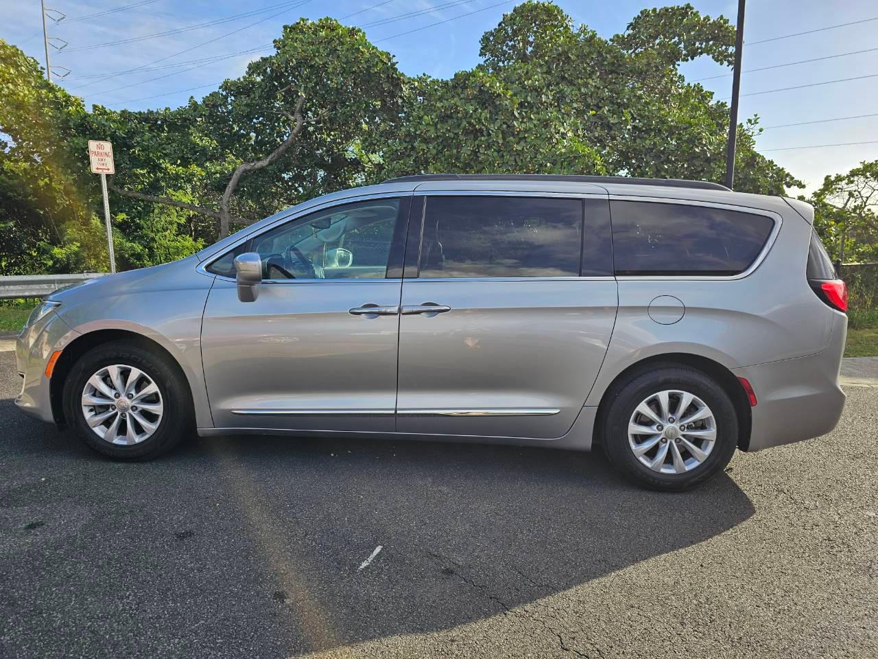 Chrysler Pacifica 2017 in Honolulu, HI