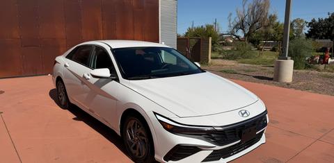 Hyundai Elantra 2024