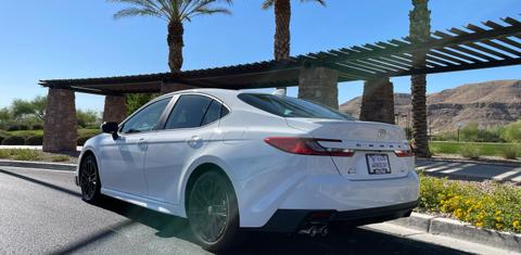 Toyota Camry Hybrid 2025