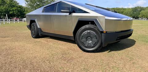 Tesla Cybertruck 2026