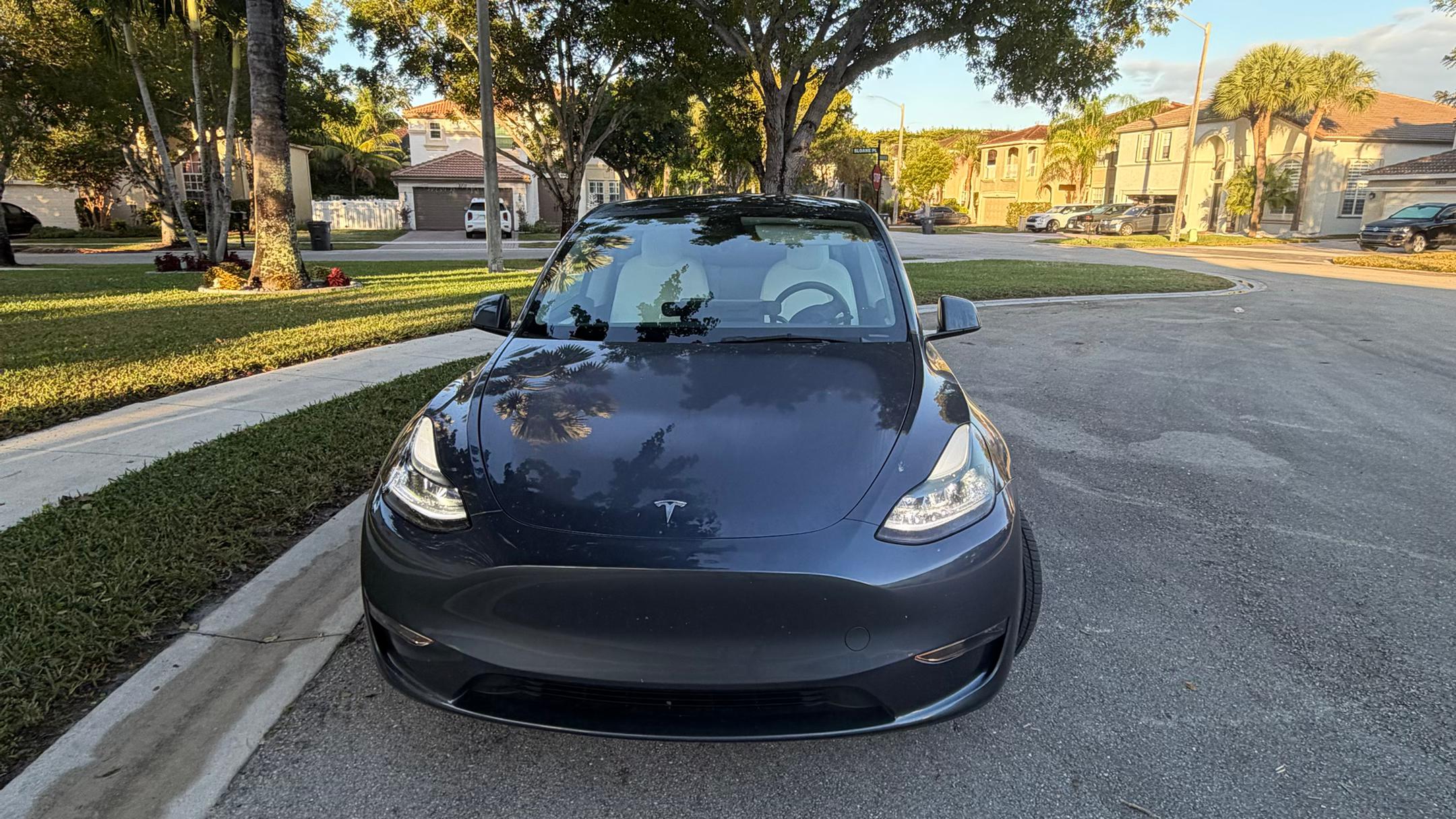 Tesla Model Y 2023 in Wellington, FL