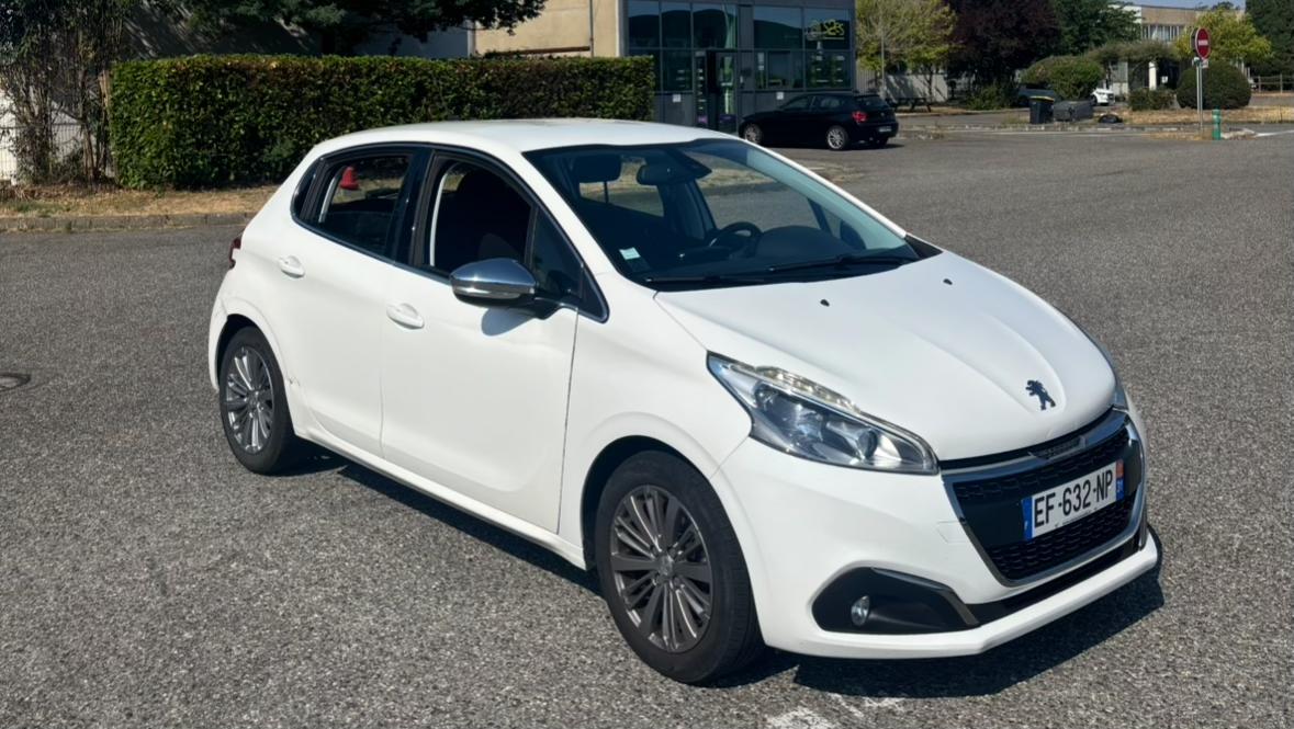 Peugeot 208 2016 in Toulouse