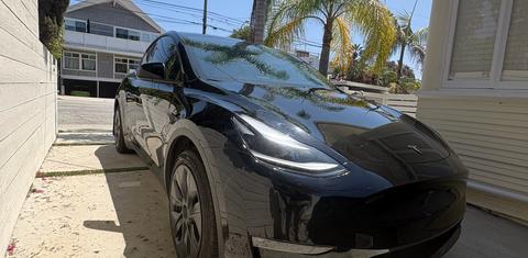 Tesla Model Y 2024