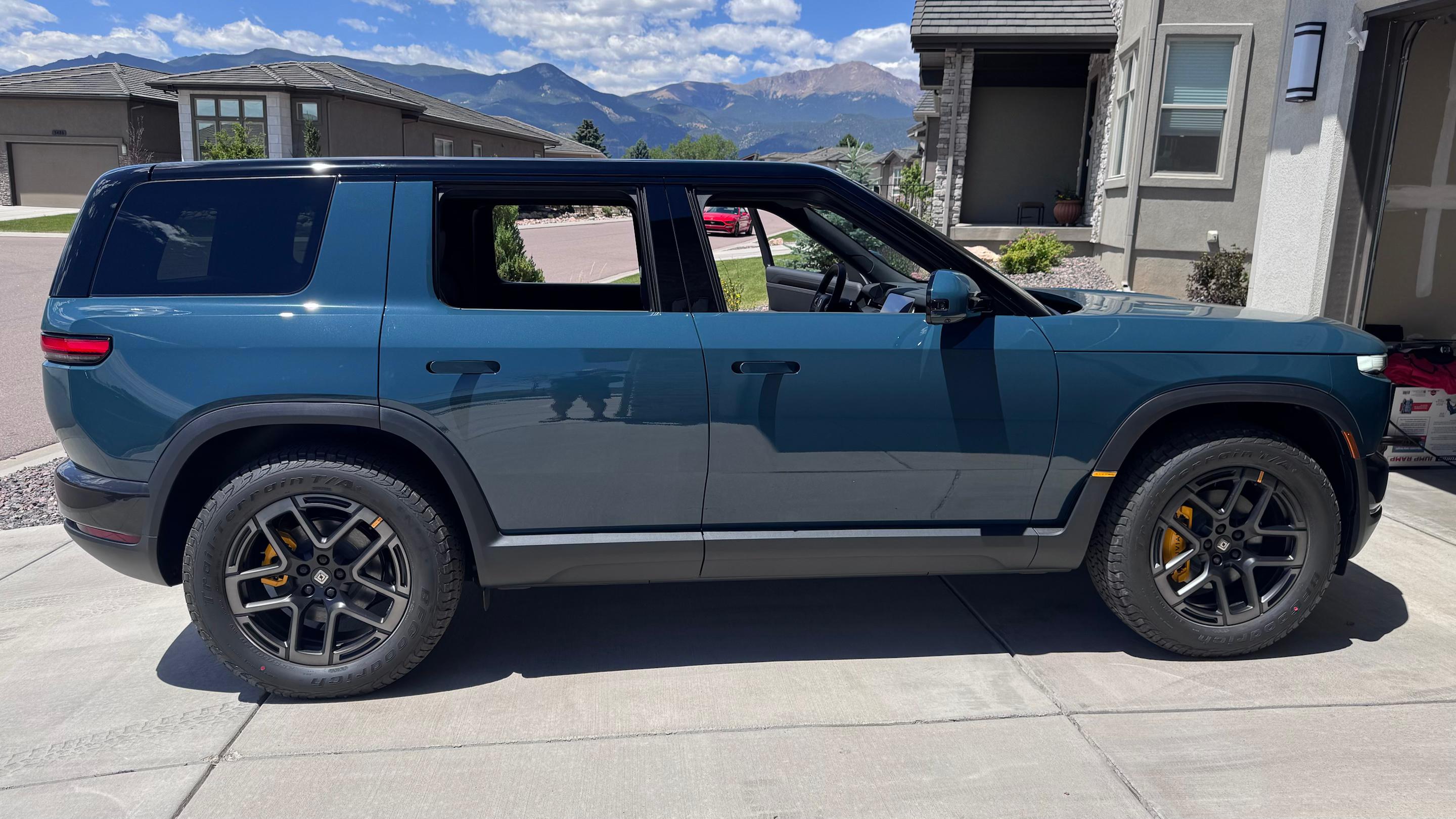 Rivian R1S 2026 in Colorado Springs, CO