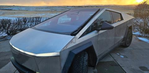 Tesla Cybertruck 2026
