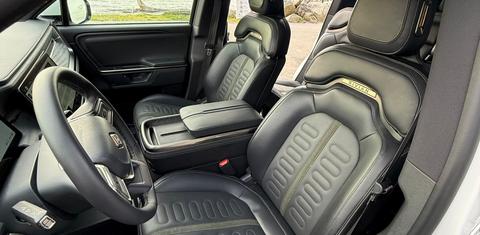 Rivian R1S 2025