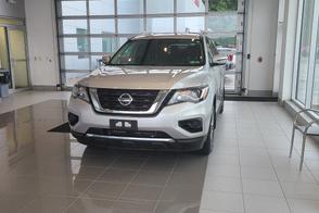 Nissan Pathfinder car