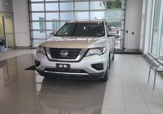 Nissan Pathfinder car