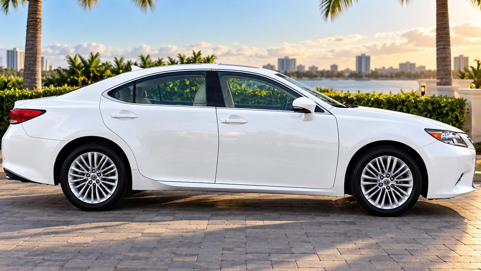 Lexus ES 2015 in East Elmhurst, NY