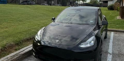 Tesla Model Y 2024