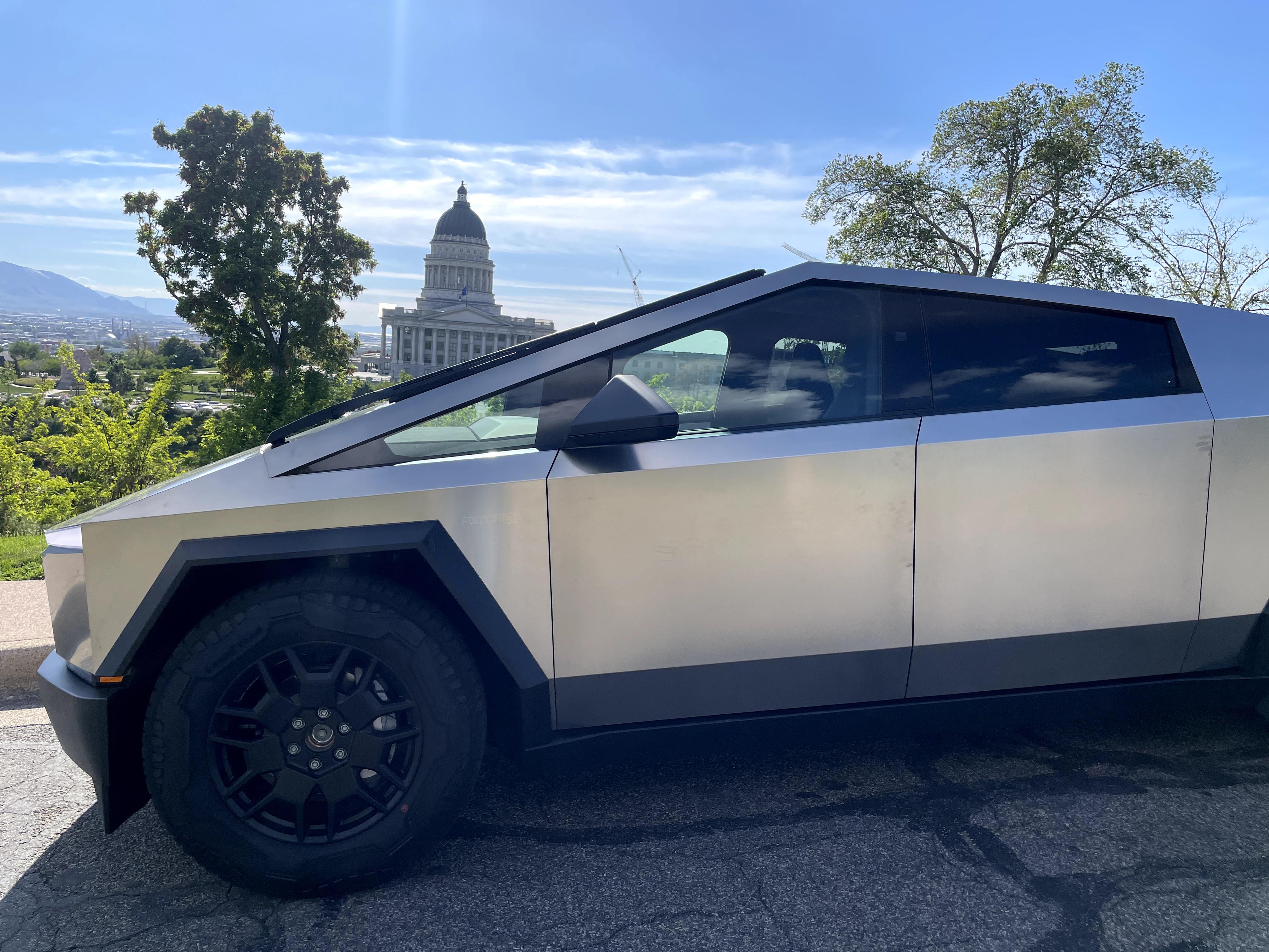 Tesla Cybertruck 2024 in Salt Lake City, UT