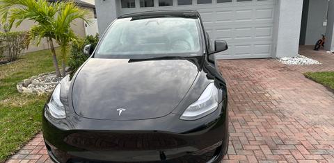 Tesla Model Y 2024