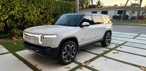 Rivian R1S 2025