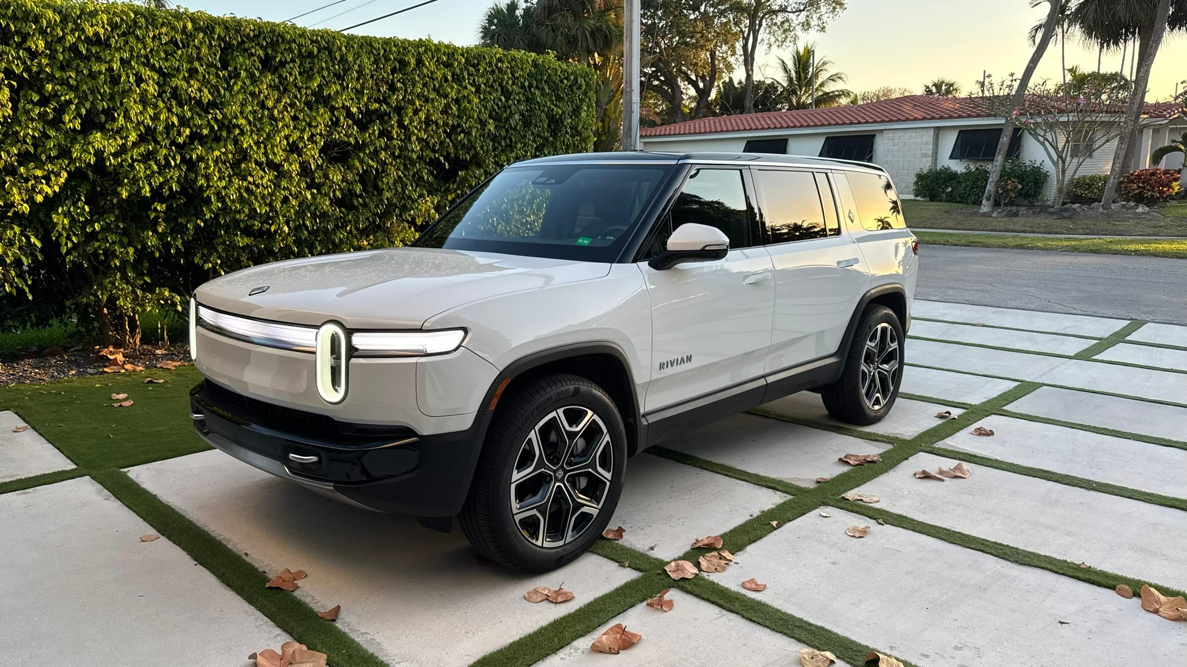 Rivian R1S 2025 in Boca Raton, FL