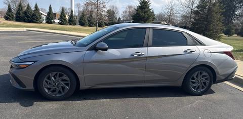 Hyundai Elantra 2024