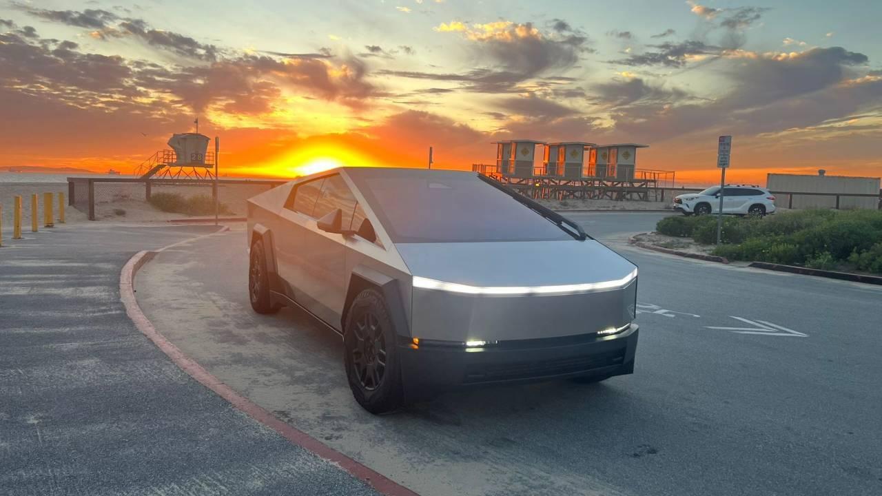Tesla Cybertruck 2024 in Englewood, NJ