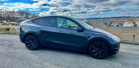 Tesla Model Y 2025