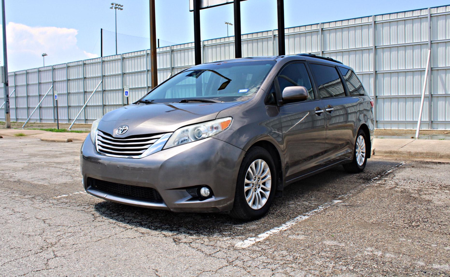 Toyota Sienna 2015 in Kyle, TX