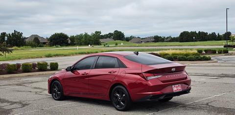 Hyundai Elantra 2022
