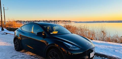 Tesla Model Y 2025