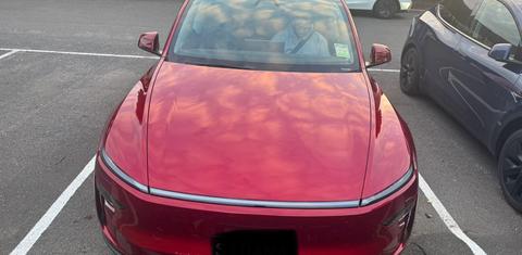 Tesla MODEL Y 2025