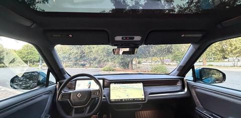Rivian R1S 2022