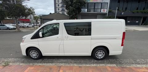 Toyota HIACE 2024