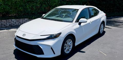 Toyota Camry Hybrid 2026