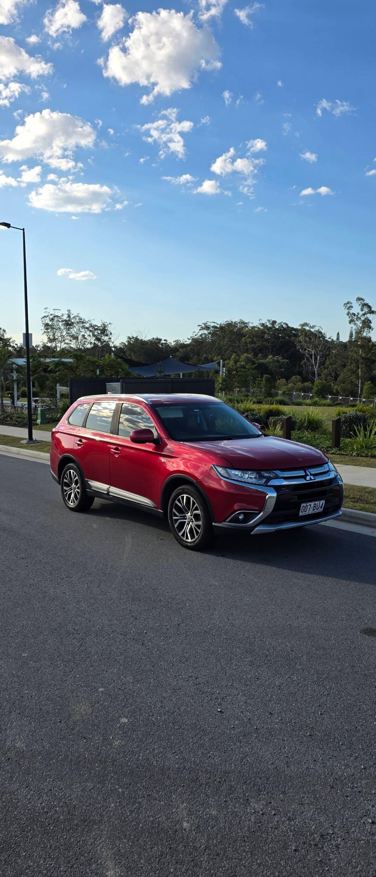 Mitsubishi OUTLANDER 2018 in Worongary