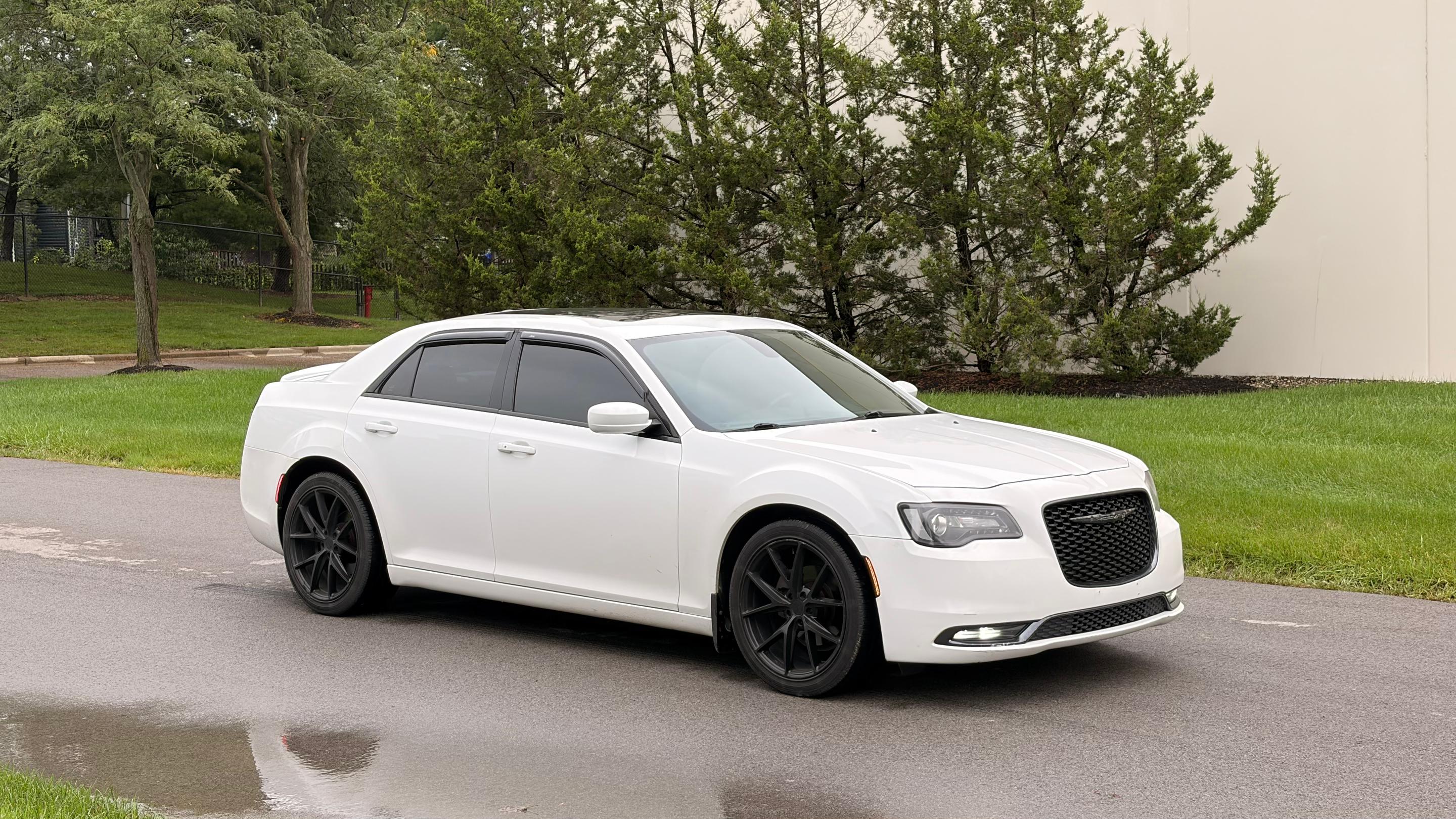 Chrysler 300 2016 in Grove City, OH