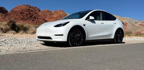 Tesla Model Y 2025
